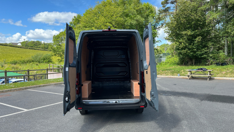 Renault Master Mwb Diesel Fwd MM35 Blue dCi 150 Advance Medium Roof Van
